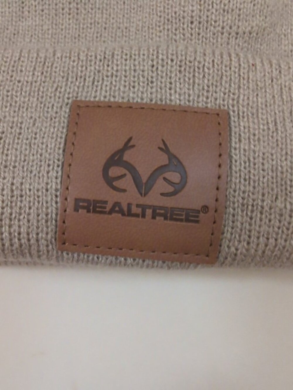 Realtree Hat Unisex One Size Beige Beanie Leather Logo Hunting Fishing Outdoors - Picture 3 of 4